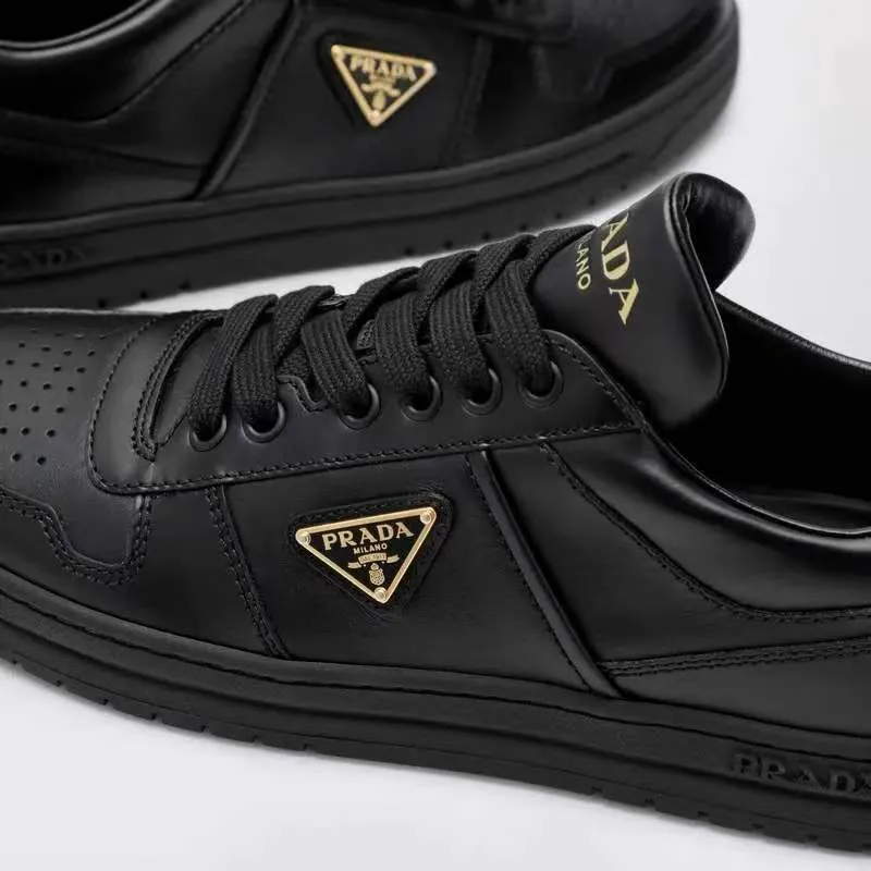 P380 Yuan 38-45 Prada Prada’s new men’s leather sports shoes, the highest version on the market, any comparison is welcome🆚! The original leather has excellent texture and is super high-end! Fetal sheep net lining imported from Italy, removable pad! Luxurious materials and fine workmanship, highly recommended!